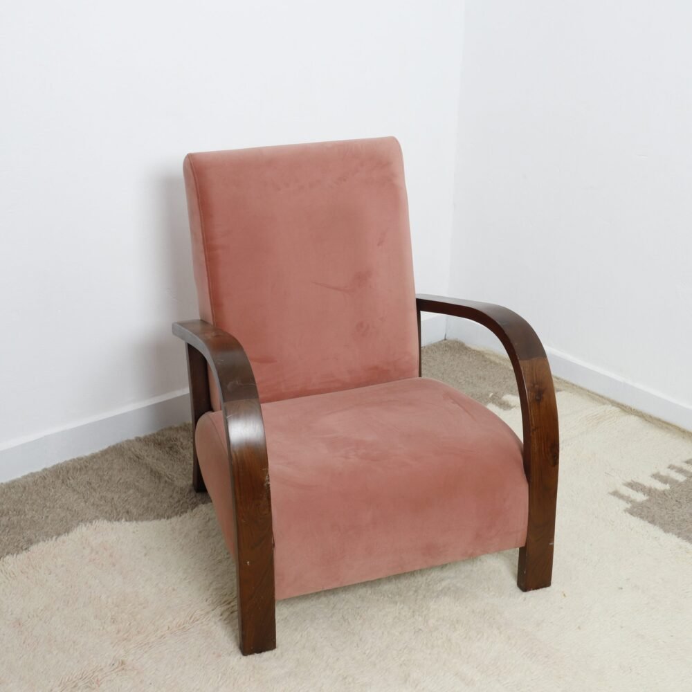 Cozy, minimalist lounge chair perfect for modern - Image 2