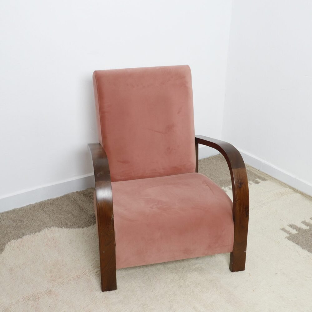 Cozy, minimalist lounge chair perfect for modern - Image 3