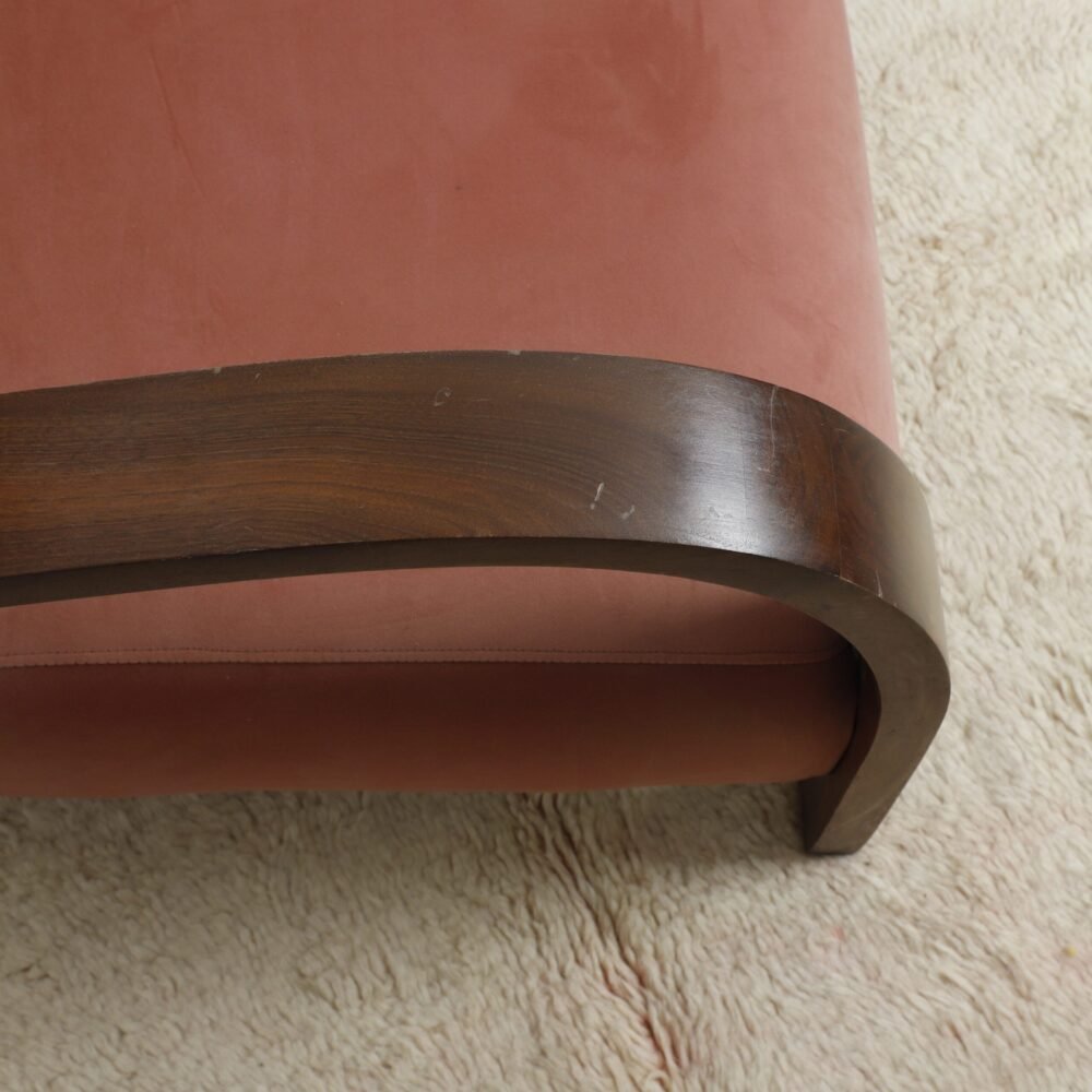 Cozy, minimalist lounge chair perfect for modern - Image 4